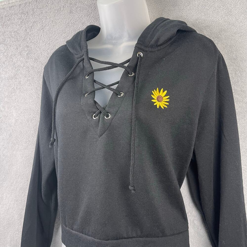 Cali 1850 Womens Cropped Black Hoodie SZ XL Embroidered Daisy Retro 90s Y2K